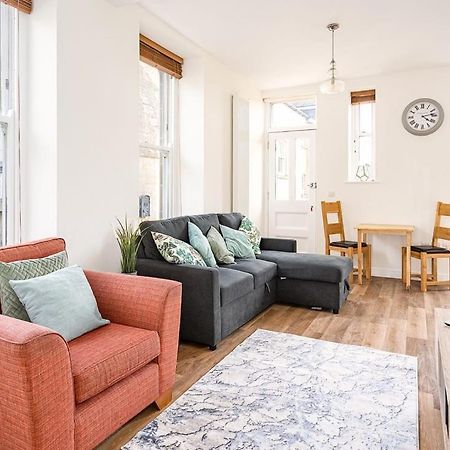 Spacious 2 Bedroom House With Stunning Views Bath Exterior photo