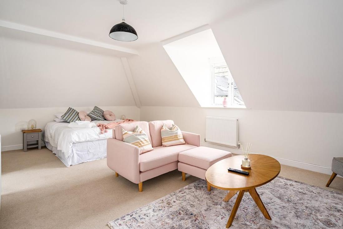Spacious 2 Bedroom House With Stunning Views Bath Exterior photo