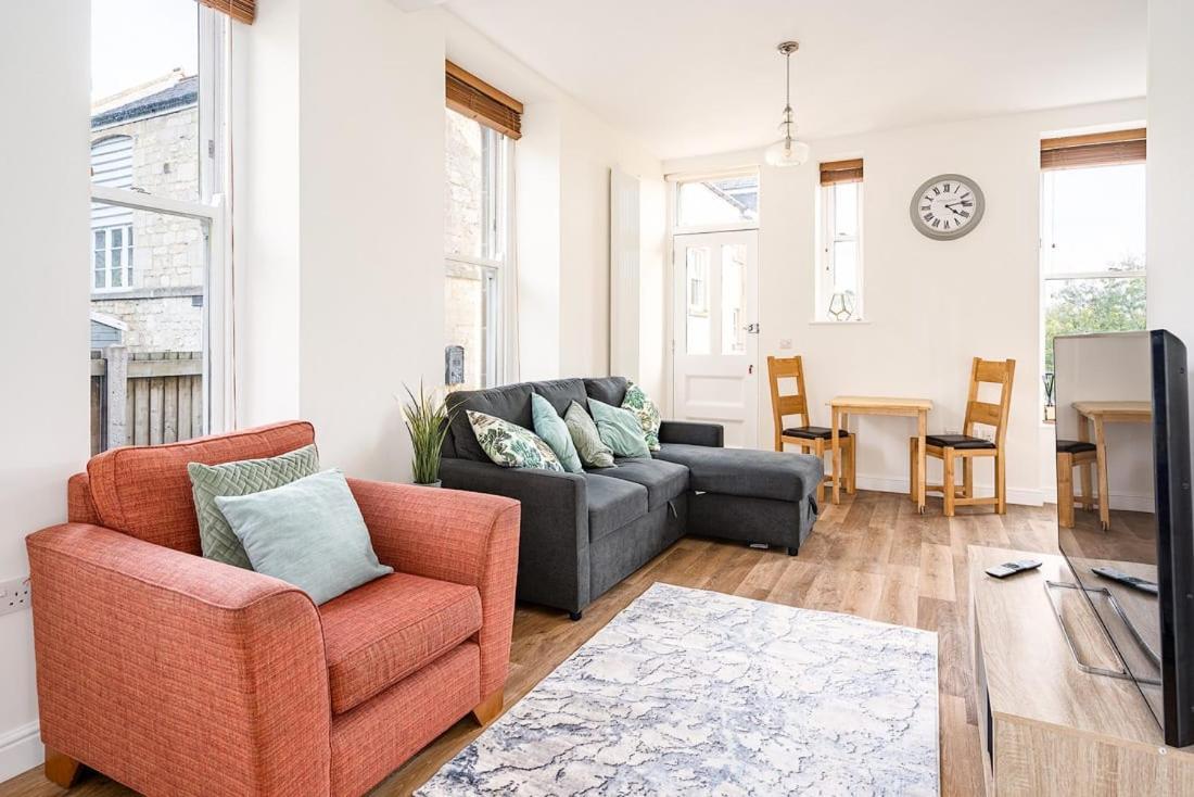 Spacious 2 Bedroom House With Stunning Views Bath Exterior photo