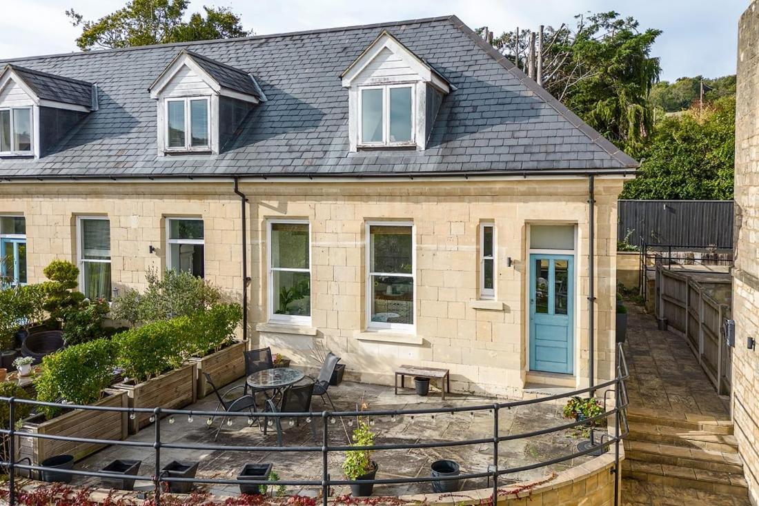 Spacious 2 Bedroom House With Stunning Views Bath Exterior photo