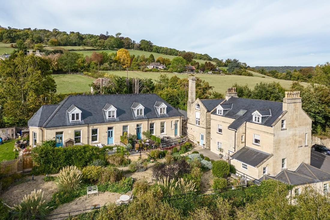 Spacious 2 Bedroom House With Stunning Views Bath Exterior photo