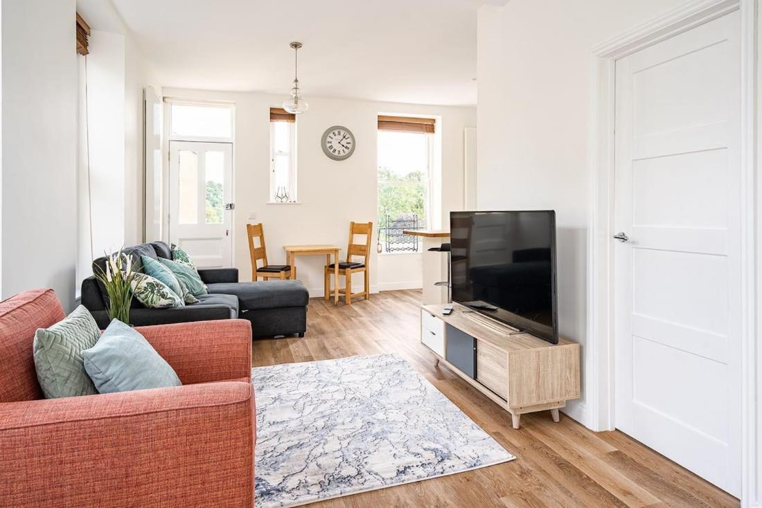 Spacious 2 Bedroom House With Stunning Views Bath Exterior photo